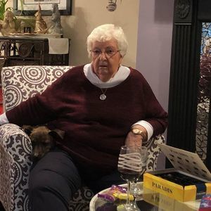 Meet your Posher, Lois